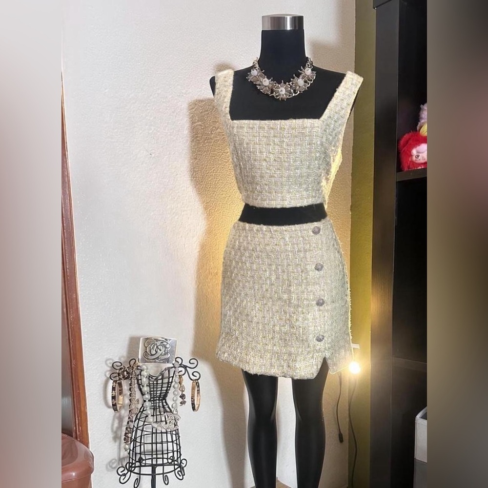 House of Harlow 1960 Cream Tweed Skirt Set - Picture 2 of 6